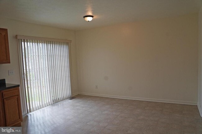 Building Photo - 122 Sinker Dr