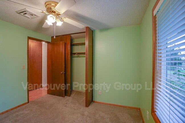 Building Photo - 403 NE 123rd Ave