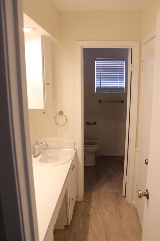 Building Photo - 104 S Lois Ln