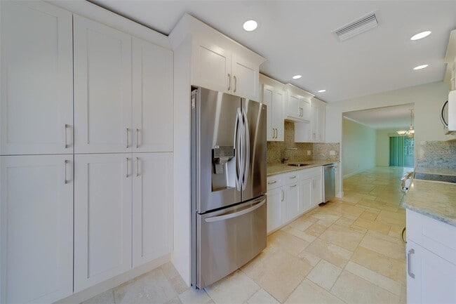 Building Photo - 170 Boca Ciega Point Blvd S