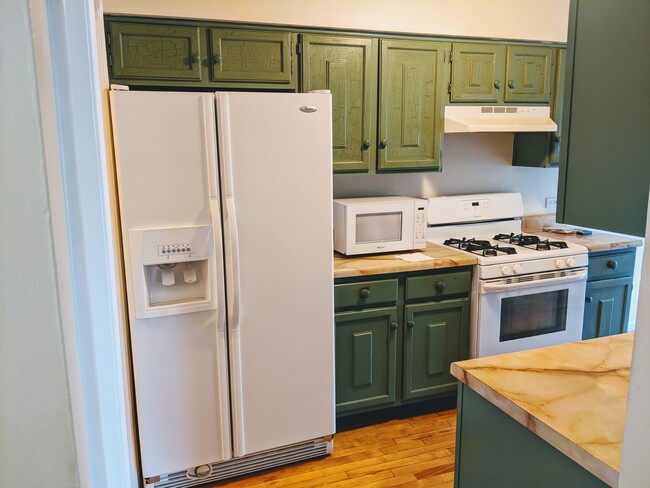 Kitchen - 32 Fernwood Ct