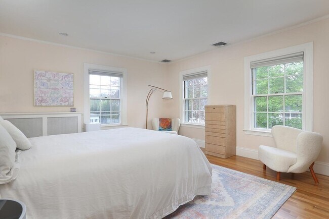 Building Photo - 1010 Centre St