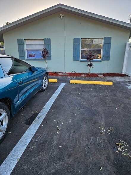 2 parking spaces assigned - 802 Lake Palms Dr