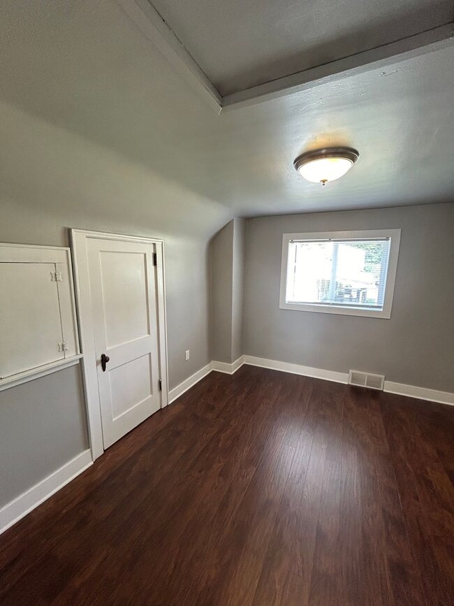 Building Photo - Cozy 3BR Home with Modern updated in Hopew...