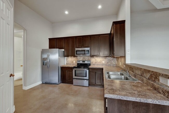 Building Photo - 388 E faust, B