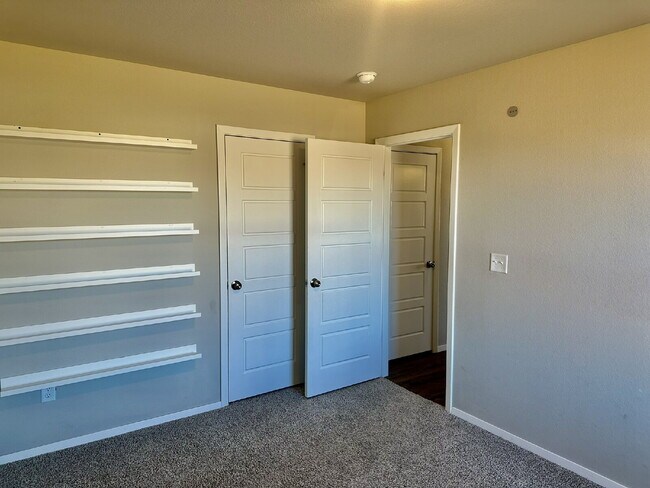 Building Photo - 920 Queen St