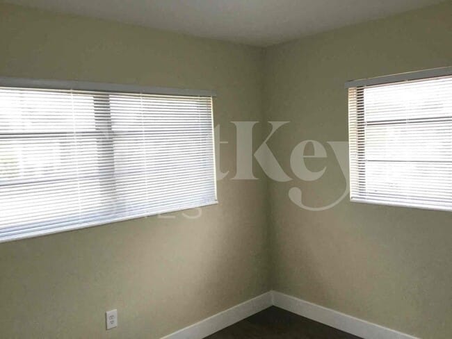 Building Photo - 18000 NW 6th Ct