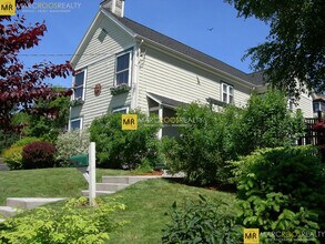 Building Photo - 89 Gladstone St