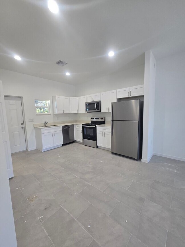 Building Photo - Brand new 2/2 in Lehigh Acres