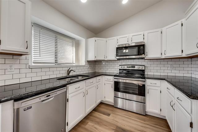 Building Photo - 1405 Thistlewood Ln