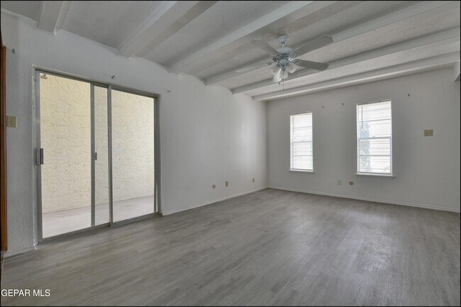 Building Photo - 6201 ESCONDIDO Dr