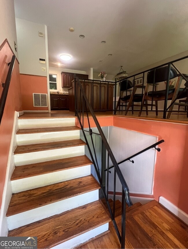 Building Photo - 3990 Admiral Dr