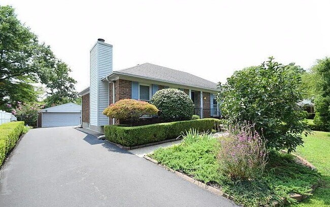 Building Photo - 614 Stivers Rd