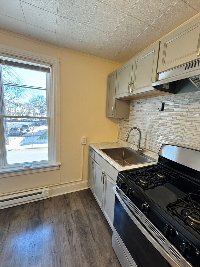 Building Photo - 301 N Catherine St