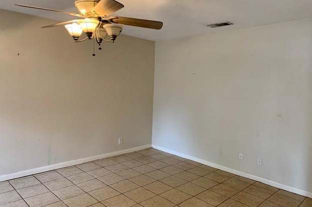 Building Photo - 802 Mary Ann Dr