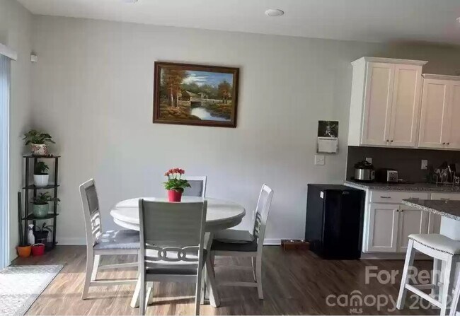 Building Photo - 1713 Wildwood Terrace Trl