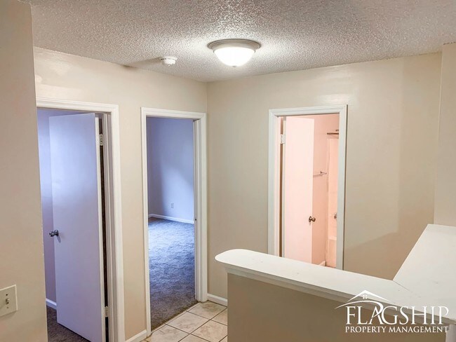 Building Photo - Two Bedroom Greenville Apartment