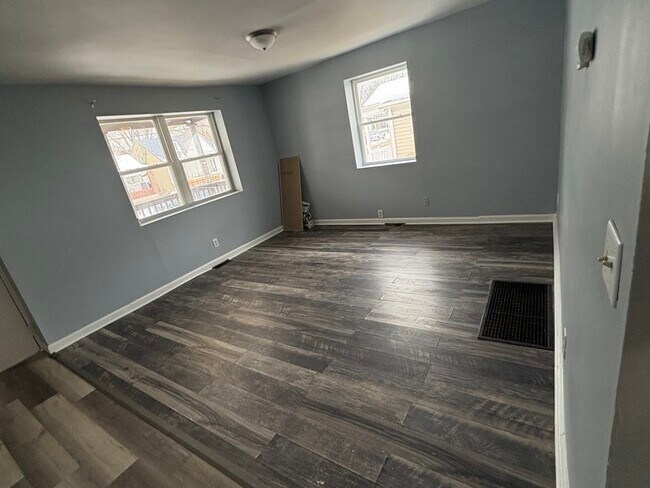 Building Photo - 1022 Byrd Ave