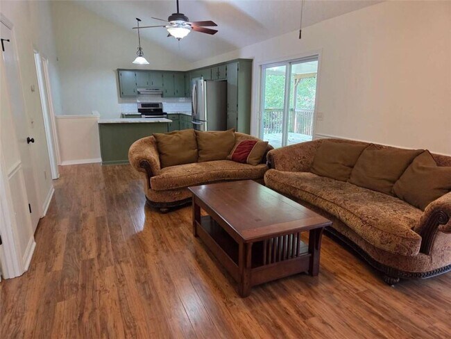 Building Photo - 984 Overlook Dr