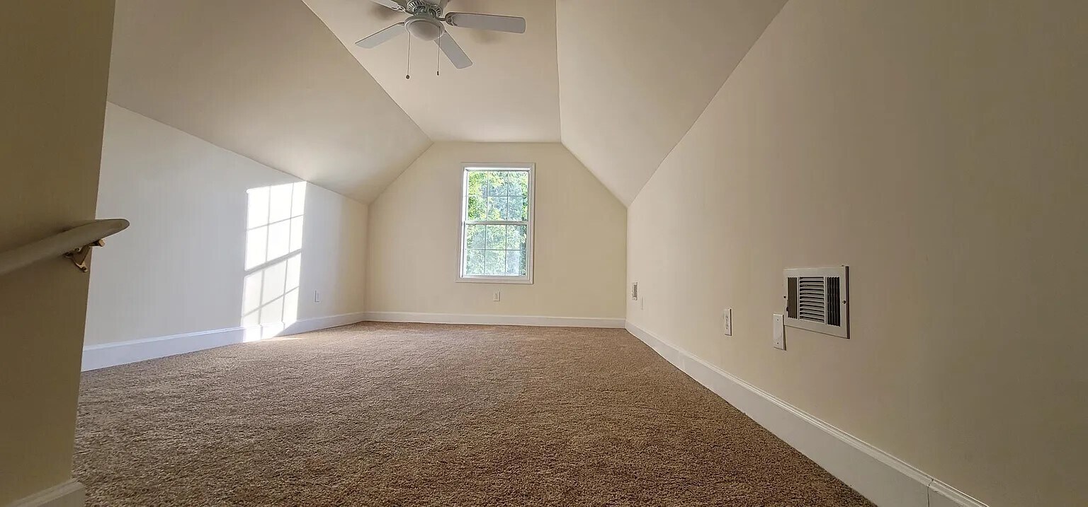 Building Photo - 5548 Silver Springs Dr