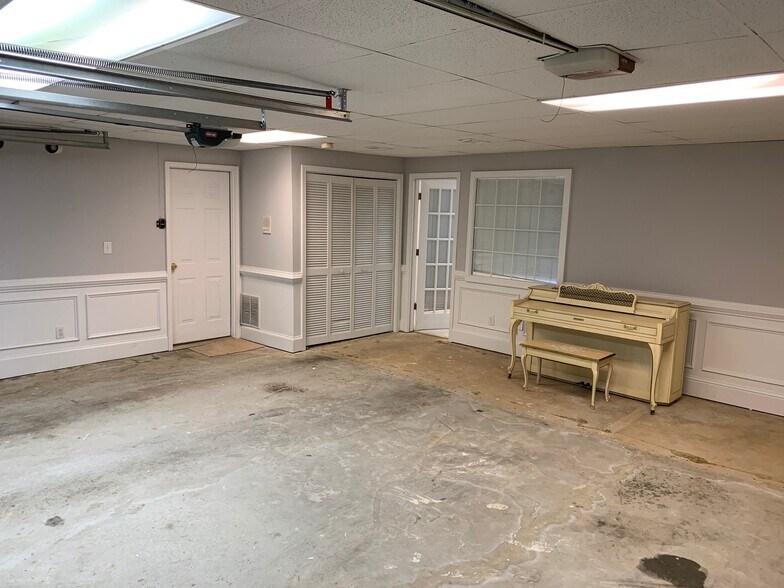 Garage - 2391 Perch Ct SW