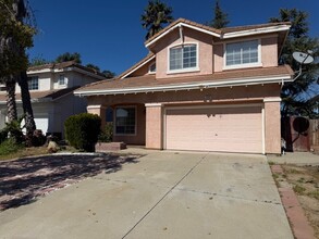 Building Photo - Tracy 3 Bedroom 2.5 Bathroom Home