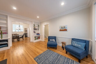 Building Photo - 139 W 4th Ave