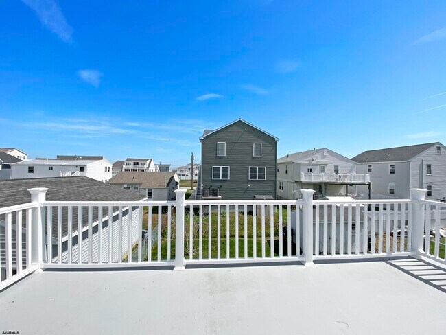 Building Photo - 109 10th St S