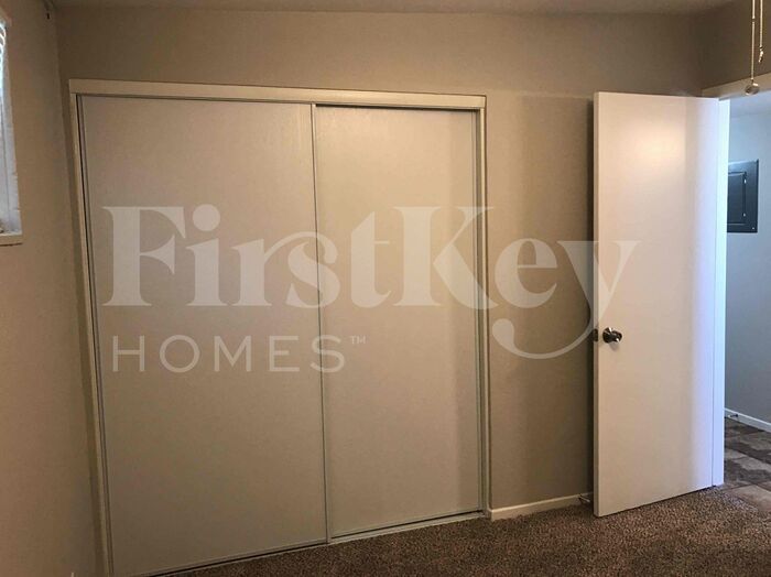 Building Photo - 4747 Everman Dr