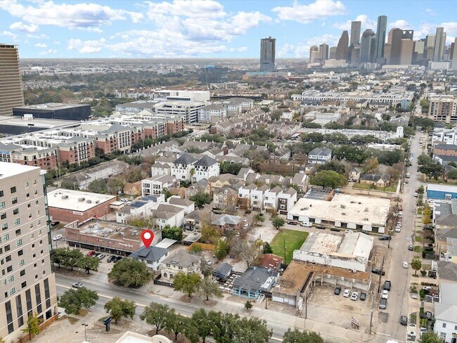 Building Photo - 1119 Waugh Dr