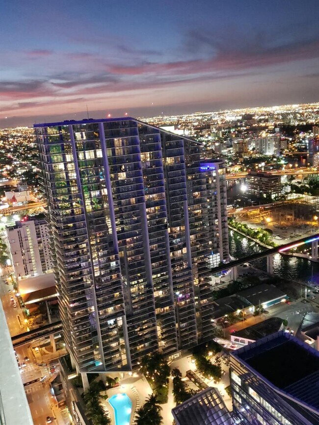 Building Photo - 801 S Miami Ave