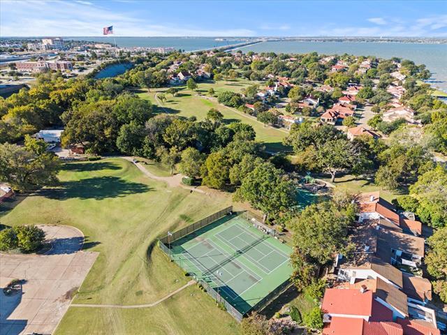 Building Photo - 3905 Village Dr