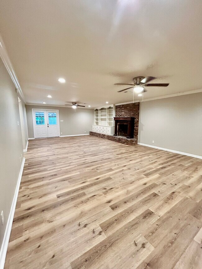 Building Photo - 202 Carter Dr