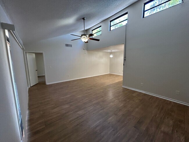 Building Photo - 2611 Antilles Dr