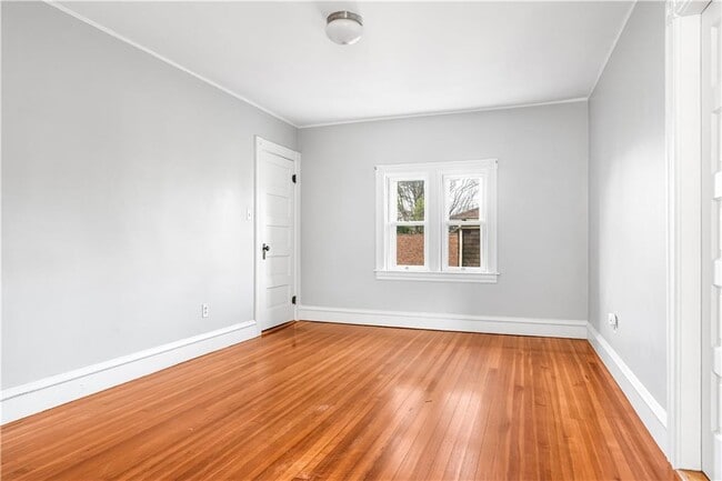 Building Photo - 9 Linden Ave