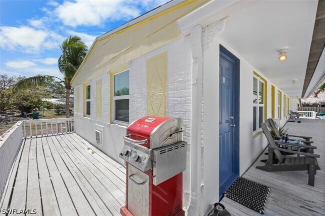 Building Photo - 407 Mango Ave