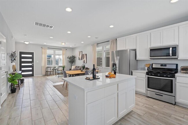 Building Photo - 1713 Yaupon Grove Ln
