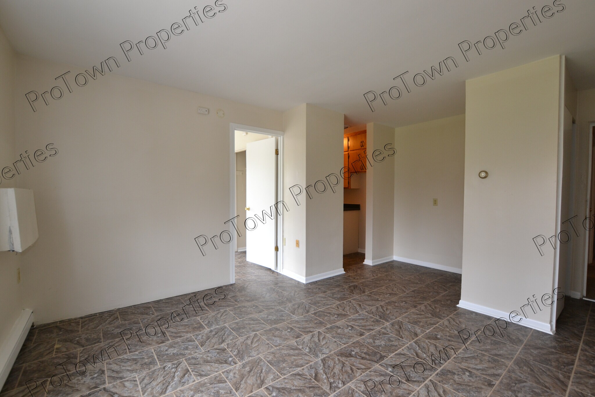 Building Photo - 226 N Broadway St