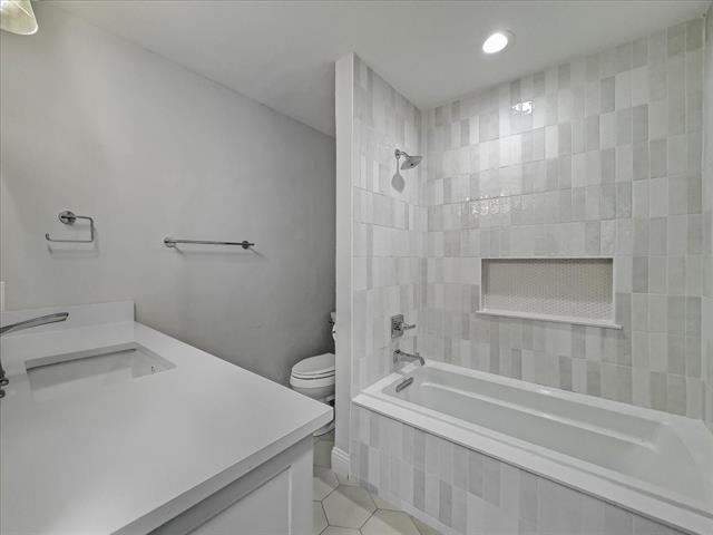 Building Photo - 7049 Gateridge Dr