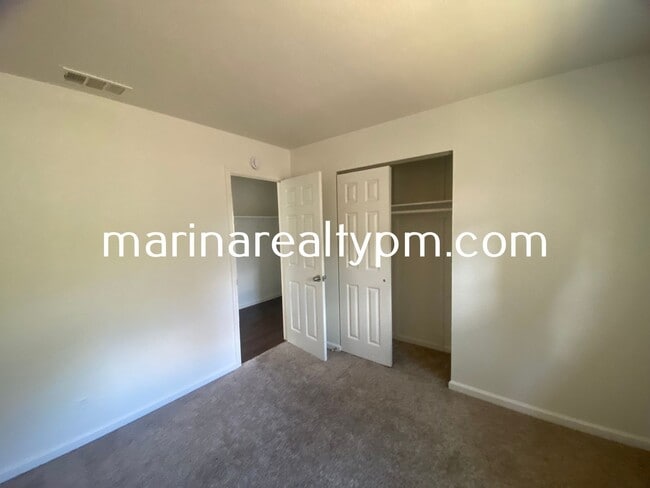 Building Photo - Charming 3 bedroom, 2 bathroom home locate...
