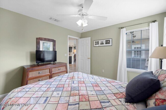 Building Photo - 137 Oak View Cir