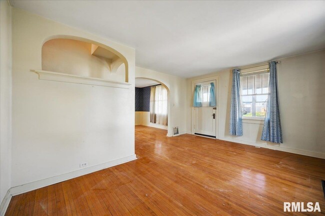 Building Photo - 3110 N Sherwood Ave