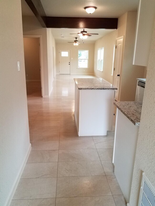 Building Photo - 1016 Center St