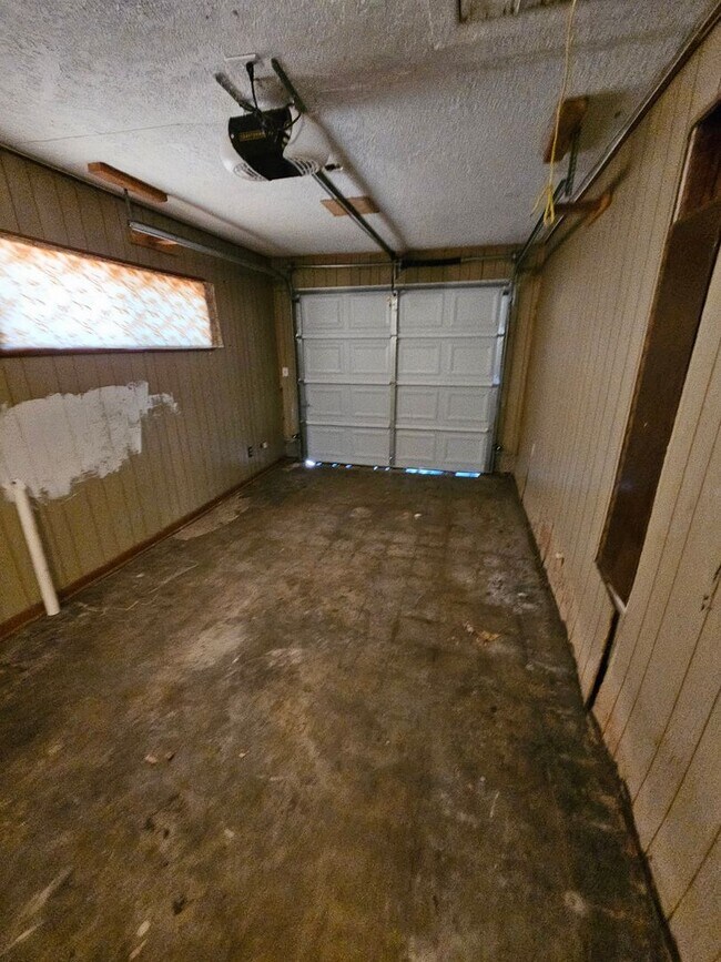 Building Photo - (3) Bed/(1) Bath in Core Norman Avail NOW! Pet Negotiable!