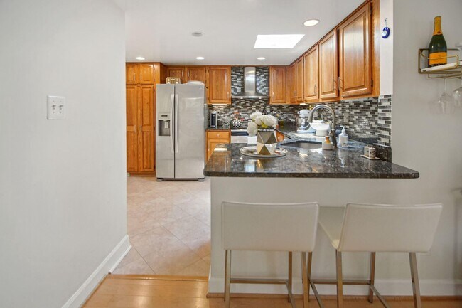 Building Photo - 1080 Wisconsin Ave NW