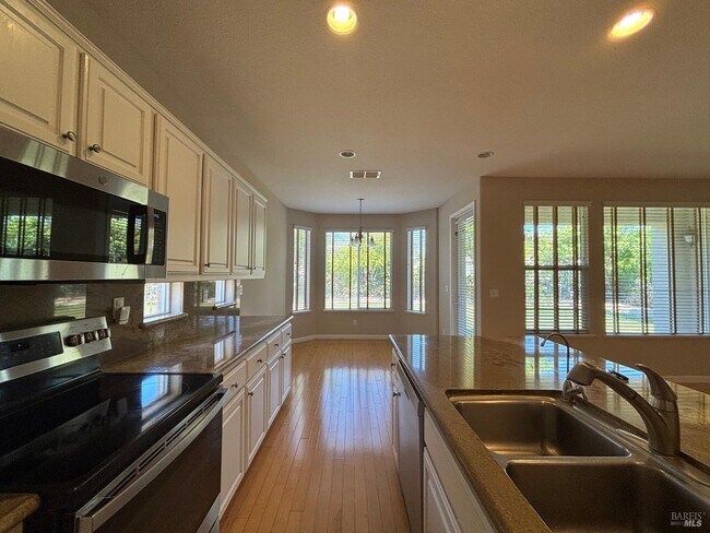 Building Photo - 505 Marianna Pl