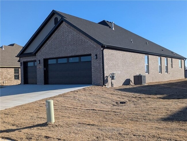 Primary Photo - 7801 Range Ave