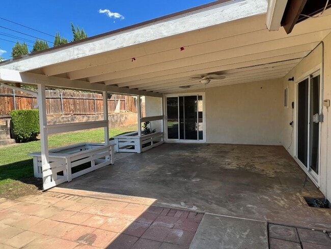 Building Photo - Spacious 4 bedroom 2.5  Bath Calimesa Home!