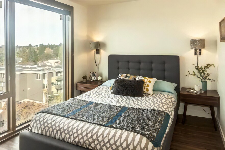 Expansive Floor to Ceiling Windows - Ballard Lofts