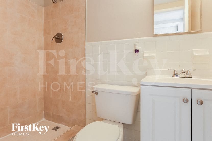 Building Photo - 2700 NE 13th Terrace